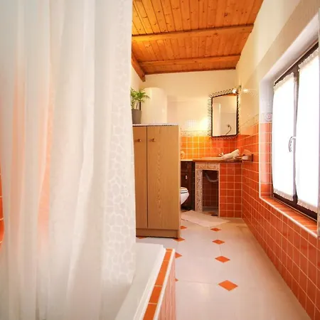 Casa Tina Бртонигла
